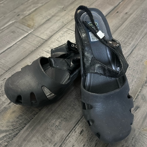 Dr. Scholl’s Harmony Go Play Feel Good
Sandals 9M - Picture 1 of 6